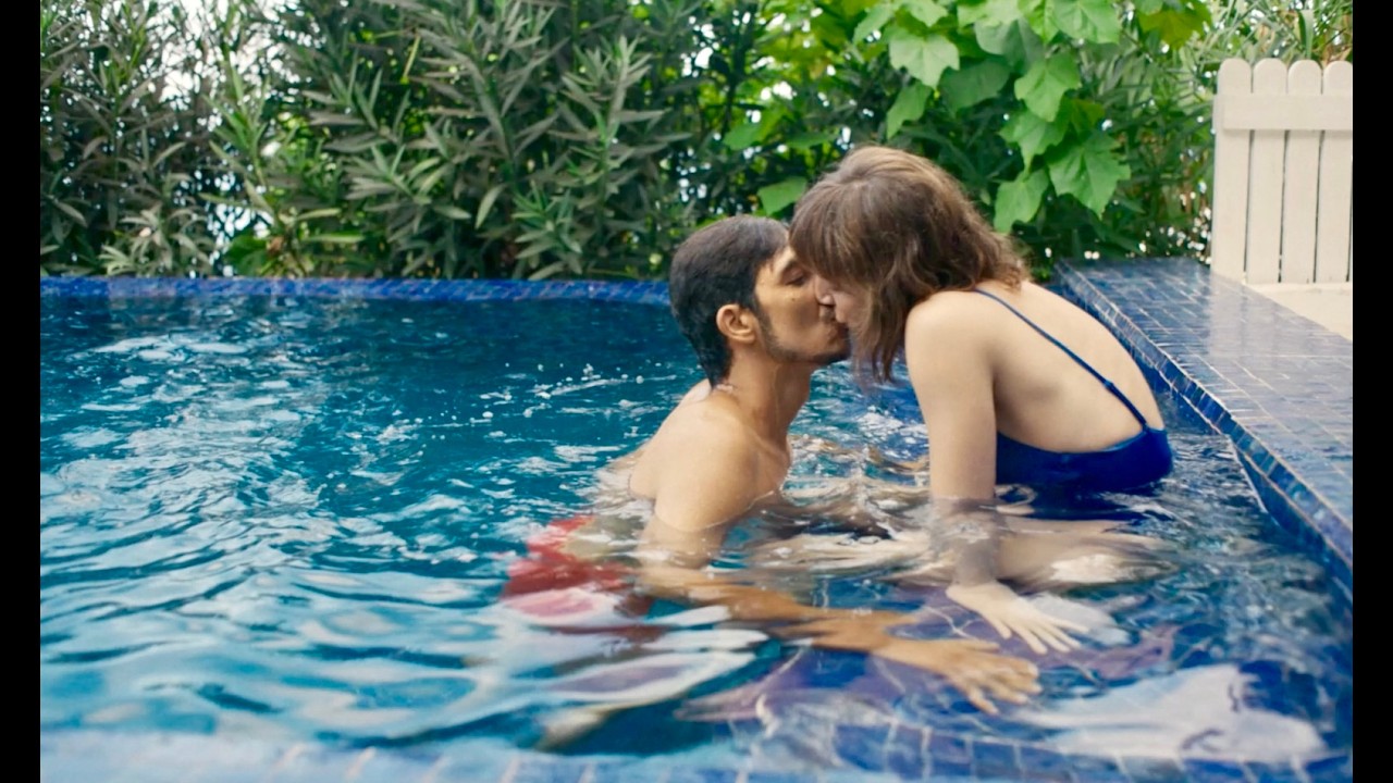 Derrière les palmiers